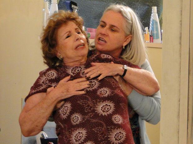 Candê e Valentina saem no tapa