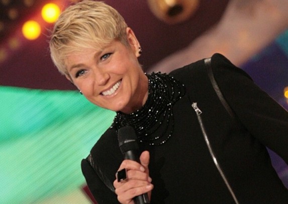 Xuxa nega romance com cantor em comunicado oficial