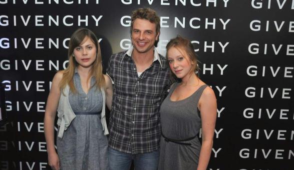 Cássio Reis vai a lançamento de perfume em Sampa