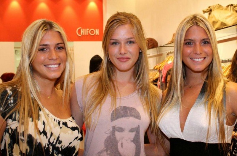 Fiorella Mattheis e as gêmeas Bia e Branca Feres vão a evento no Rio