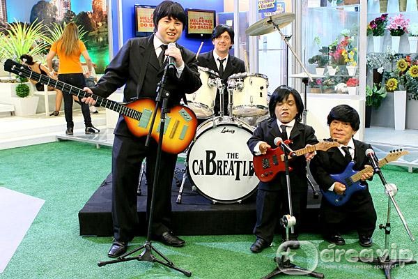 Cabrito Tevez vira Paul McCartney na Praça é Nossa