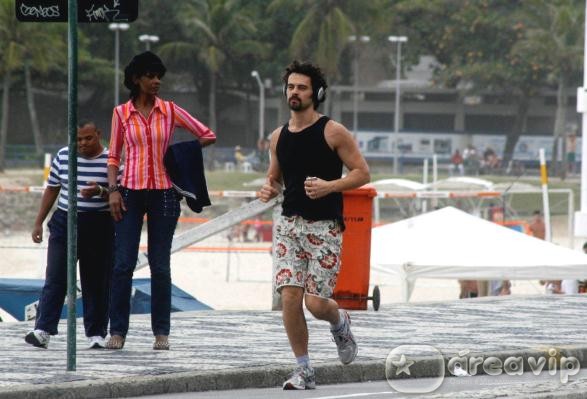 Carmo Dalla Vecchia é clicado correndo no Rio