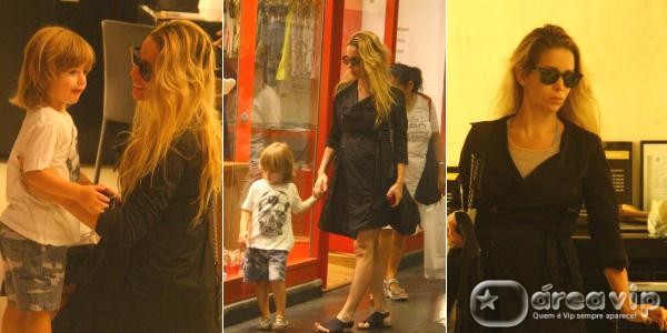Grávida, Danielle Winits passeia com o filho Noah em shopping