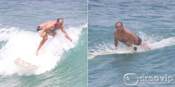 Humberto Martins surfa em praia carioca