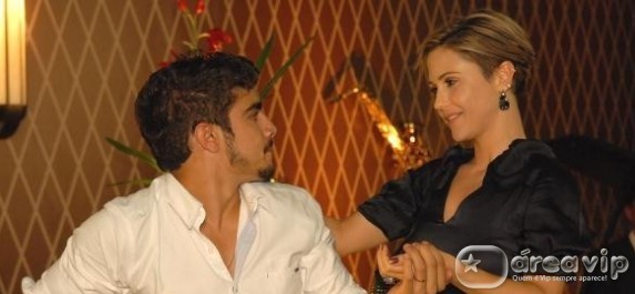 Tititi - Edgar (Caio Castro) e Luísa (Guilhermina Guinle)