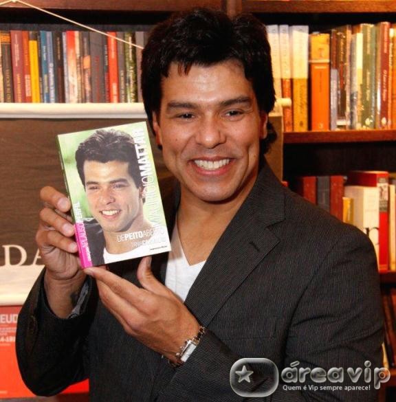 Maurício Mattar lança biografia no Rio de Janeiro