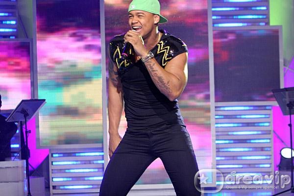 Parangolé participa do quadro Famosos e Curiosos no Programa Raul Gil