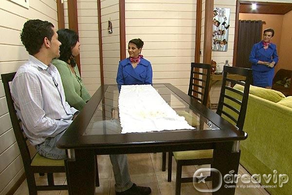 Supernanny leva sósia para testar família que “fingiu” aprender a lição