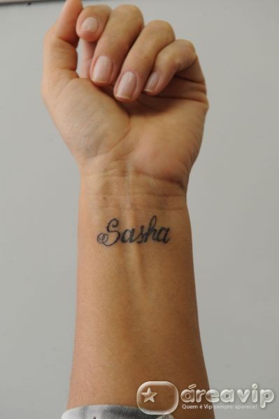 Xuxa mostra tatuagem em homenagem a Sasha