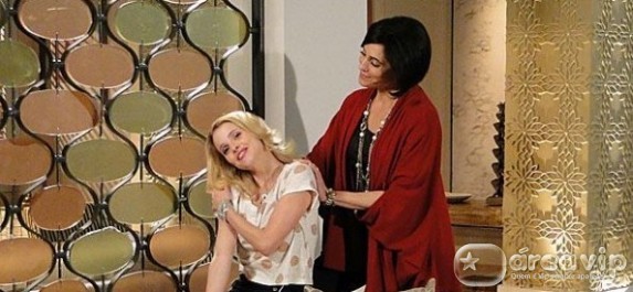 Tititi - Rebeca (Christiane Torloni) - Camila (Maria Helena Chira)