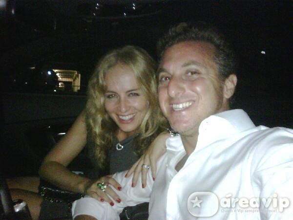 Angélica comemora aniversário ao lado de Luciano Huck