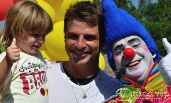 Cássio Reis posta foto de festa de aniversário de Noah