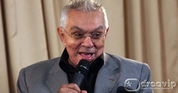 Pneumonia de Chico Anysio foi sanada, diz boletim