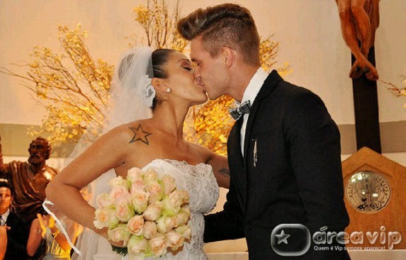 Dani Bolina se casa em São Paulo