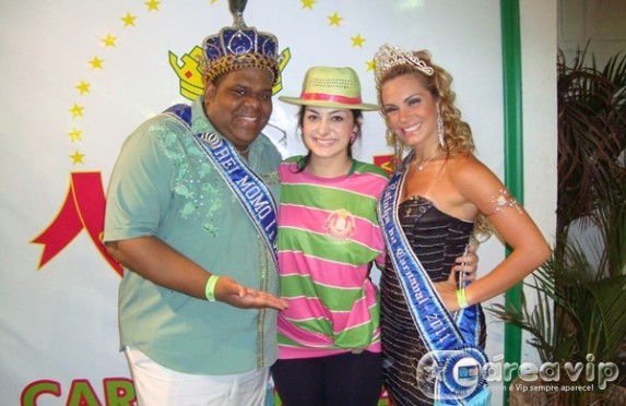 Francine Piaia com o Rei Momo e a Rainha do Carnaval