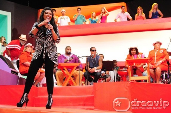 Regina Casé estreia “Esquenta”