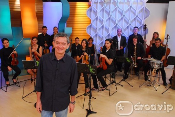 Serginho Groisman comemora o Natal com a Orquestra de Heliópolis, no Ação