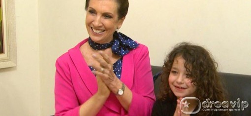 Supernanny revisita famílias ajudadas em programa especial de Natal