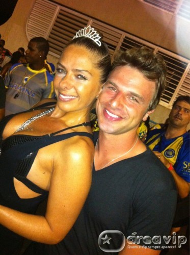 Cássio Reis posta foto ao lado de Galisteu na Marquês de Sapucaí