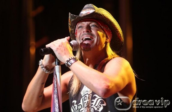 Após hemorragia cerebral, Bret Michaels passa por cirurgia no coração