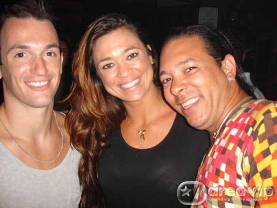 Diego Hypólito curte balada com a coleguinha do Caldeirão do Huck