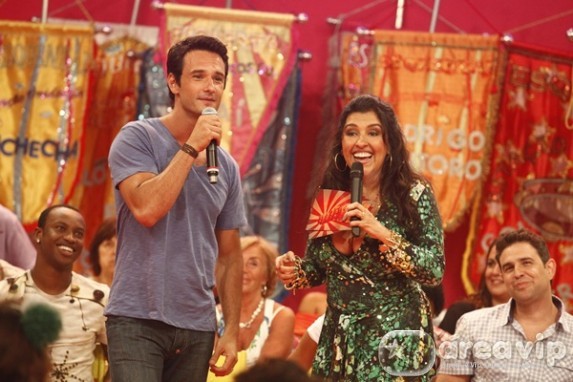 Regina Casé recebe Rodrigo Santoro no “Esquenta”