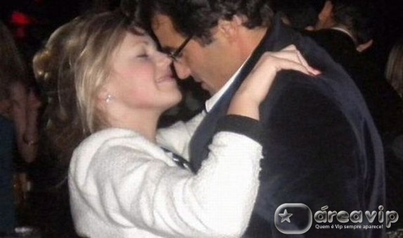 Luciano Szafir desmente fim de namoro com americana