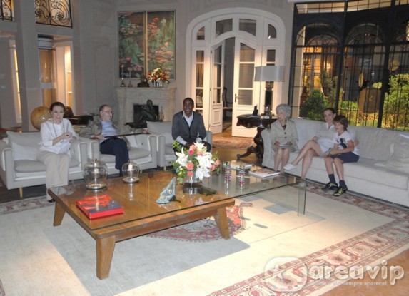 Lázaro Ramos visita gravações de Passione