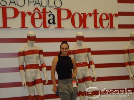 Núbia Óliiver visita Feira Internacional Pret à Porter