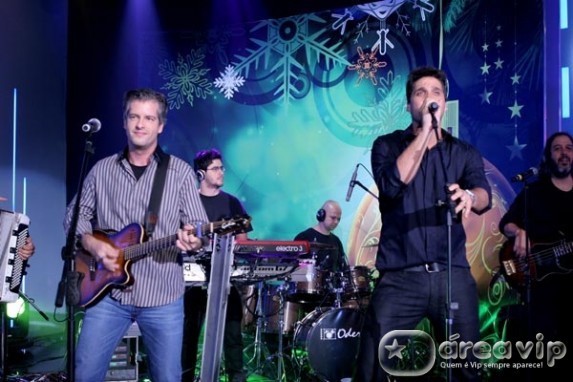 Victor e Leo comandam o Uma Hora de Sucesso