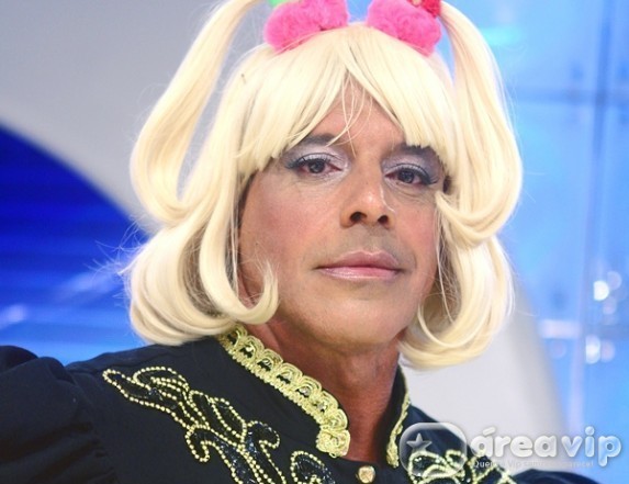 Alexandre Frota se transforma em Xuxa para virar Rei dos Baixinhos