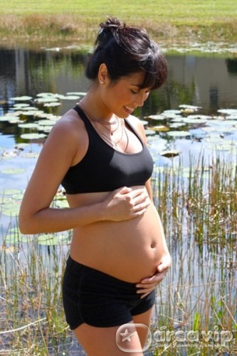 Grávida, Dani Suzuki posta foto de sua barriguinha em blog