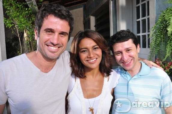 Elenco da Rede Globo dá dicas de prevenção contra a dengue