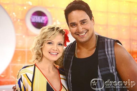 Eliana recebe Xanddy no quadro “Quem é de Quem?”