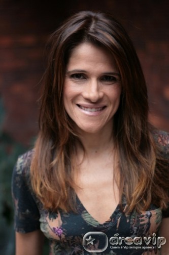 Ingrid Guimarães muda o visual para nova personagem