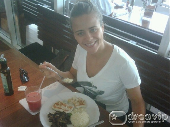 Juliana Silveira está grávida de um menino