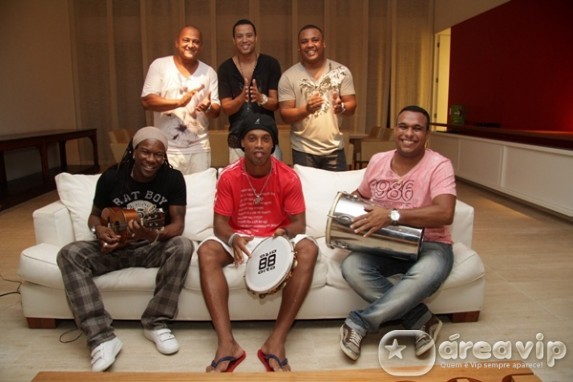 Ronaldinho Gaúcho cria bloco de carnaval