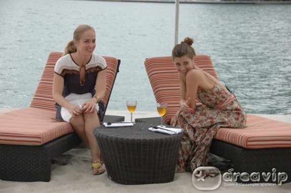 Carolina Dieckmann faz um passeio com Angélica por Miami