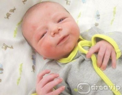 Antonio - filho de Felipe Camargo