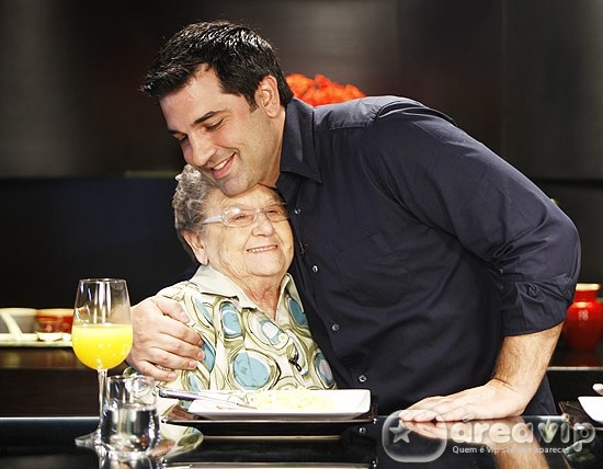 Edu Guedes chora ao reencontrar Palmirinha