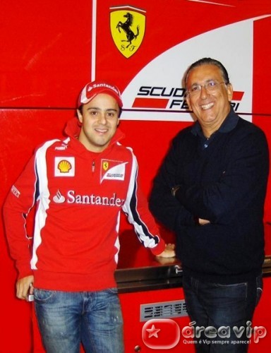 Galvão Bueno visita os bastidores da Ferrari na Espanha