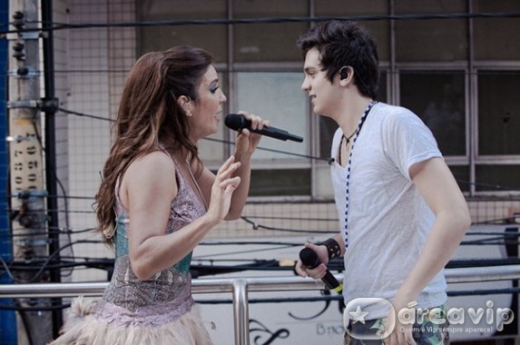 Luan Santana canta com Ivete Sangalo no trio em Salvador