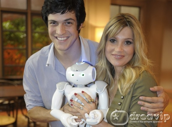 Morde & Assopra - Mateus Solano ( Ícaro ), Flávia Alessandra ( Naomi ) e robô Zariguim