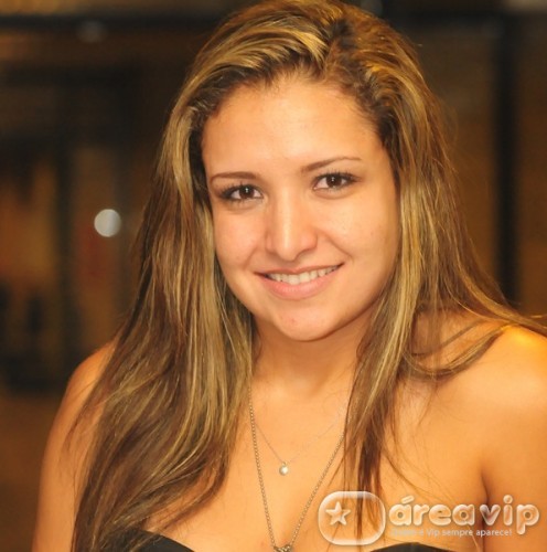 Ex-BBB Natália não descarta ensaio com Diana