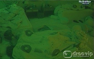 Wesley dorme com Maria