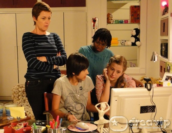 Duda aprova look escolhido para desfile no colégio