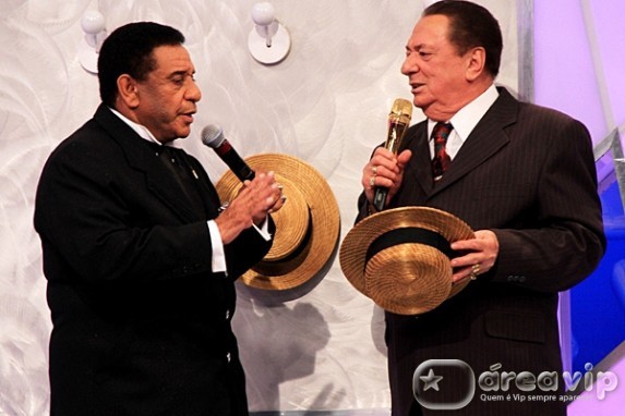 Agnaldo Timóteo não tira o chapéu para Hebe Camargo no Programa Raul Gil