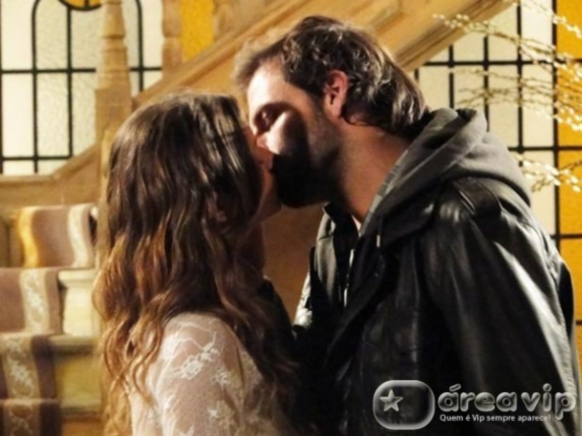 Araguaia-Rudy-e-Manuela-se-beijam-1200x9