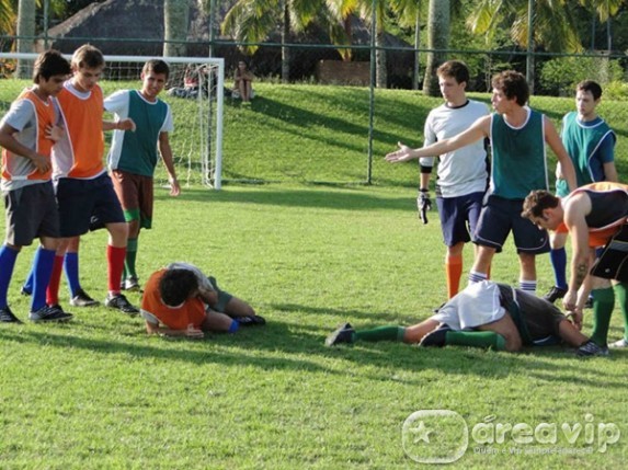Theo sofre preconceito durante aula de Educação Física