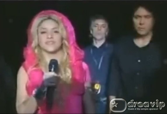 Fã teria roubado anel da cantora Shakira; assessor nega – Veja o vídeo